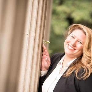 Meet your Posher, Claudia.